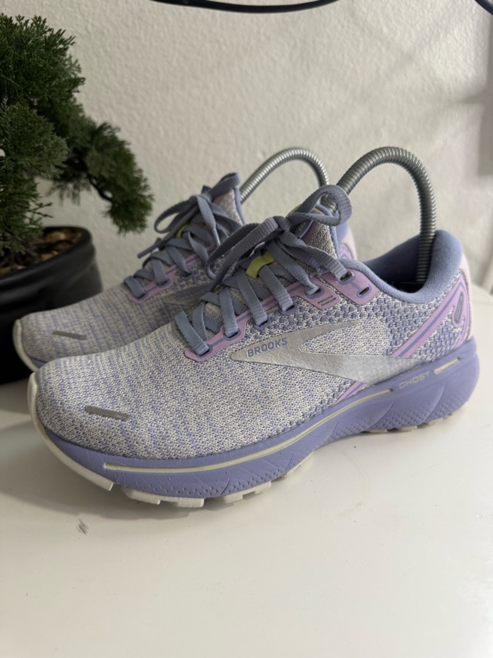 Brooks Ghost 14 Women’s Lavender and Silver-Trim Running Shoes - Picture 3 of 10